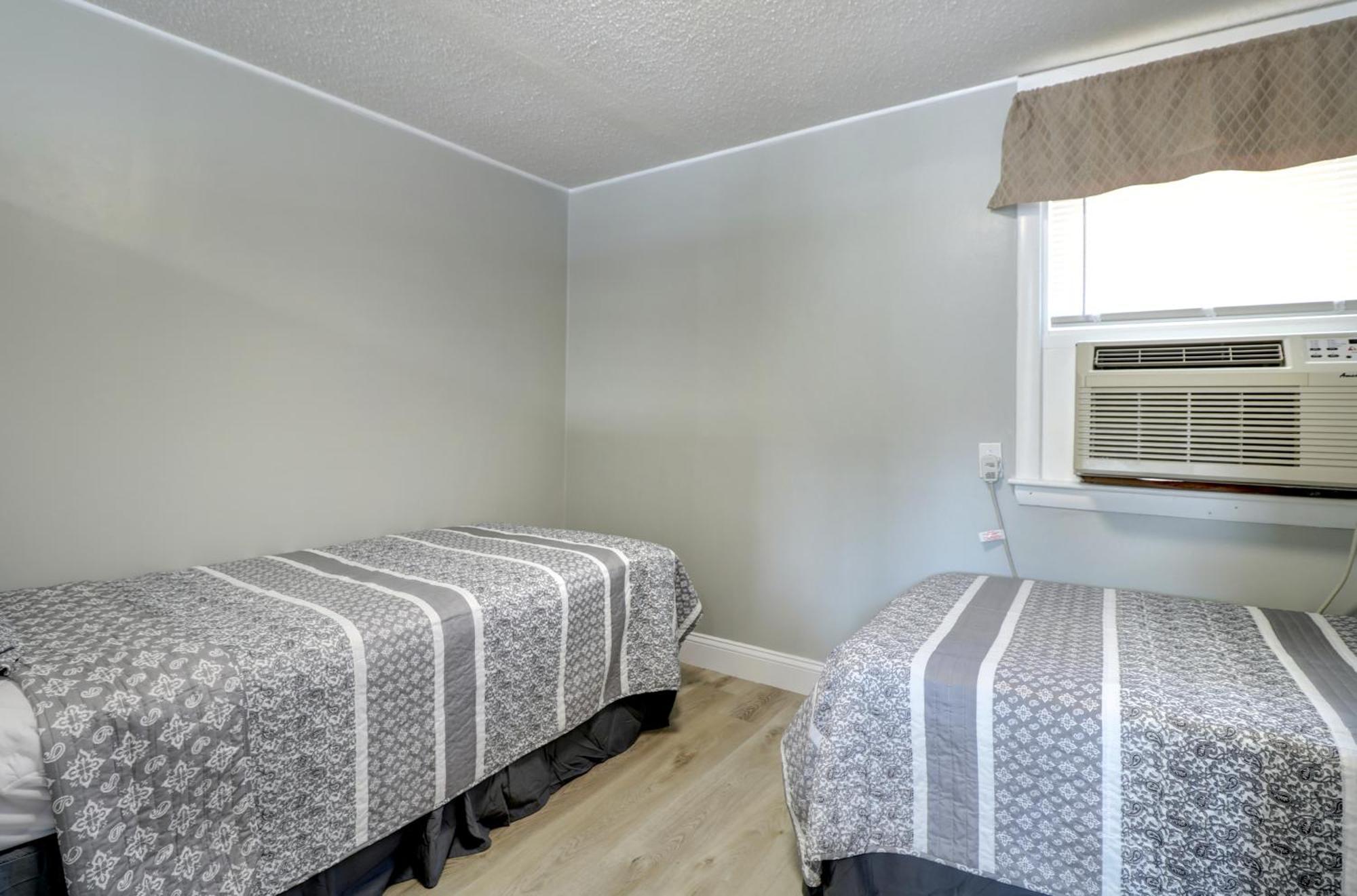 ווסט יארמאות' Windrift Motel מראה חיצוני תמונה